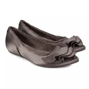 NWOT Pedro Garcia Gray Satin Ballet Pointed Toe Flats with Ruffle Size 38.5